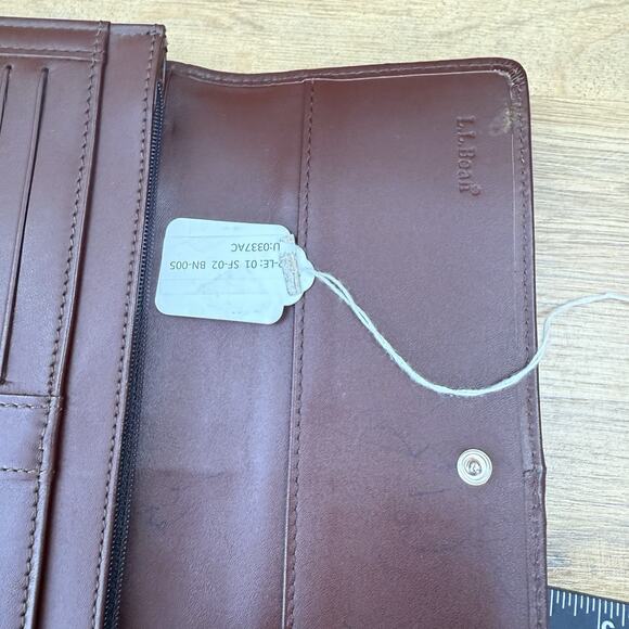 L.L. Bean Large Brown Clutch Wallet Leather Passport 9" x 5" Credit Card Coin - Picture 3 of 6